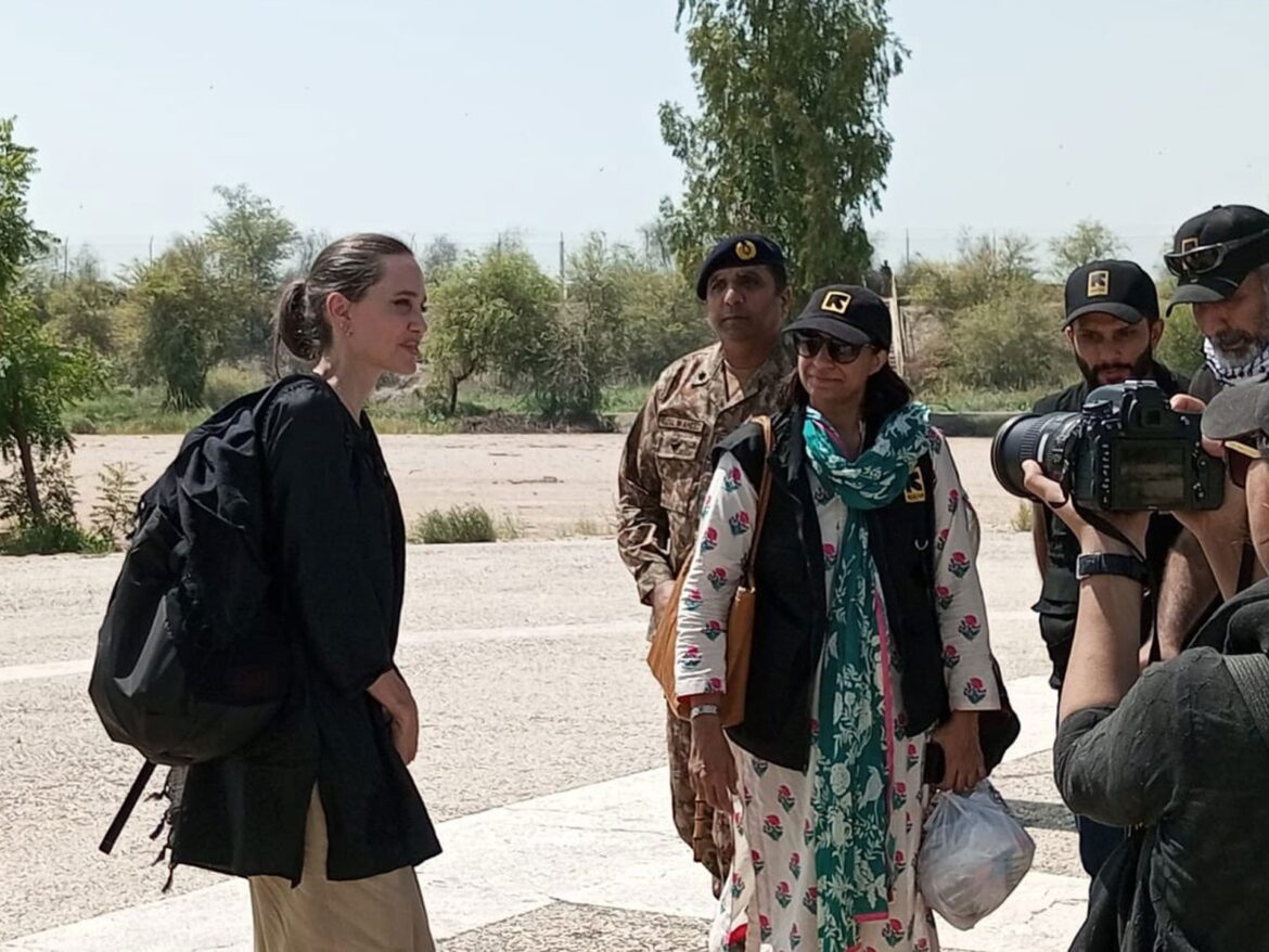 Angelina Jolie makes surprise visit to Flood-hit Pakistan.